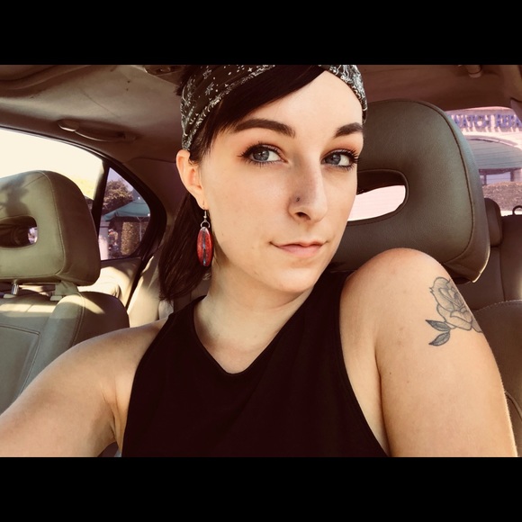 Meet your Posher, Cherry - Picture 1 of 1